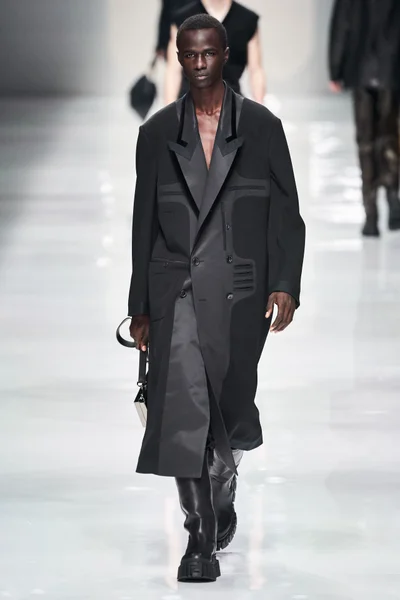 Look 3